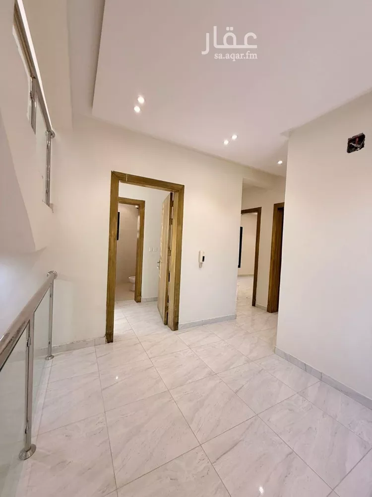 فيلا للبيع في شارع محمد الصناع, حي بدر, مدينة الرياض, منطقة الرياض صورة 5