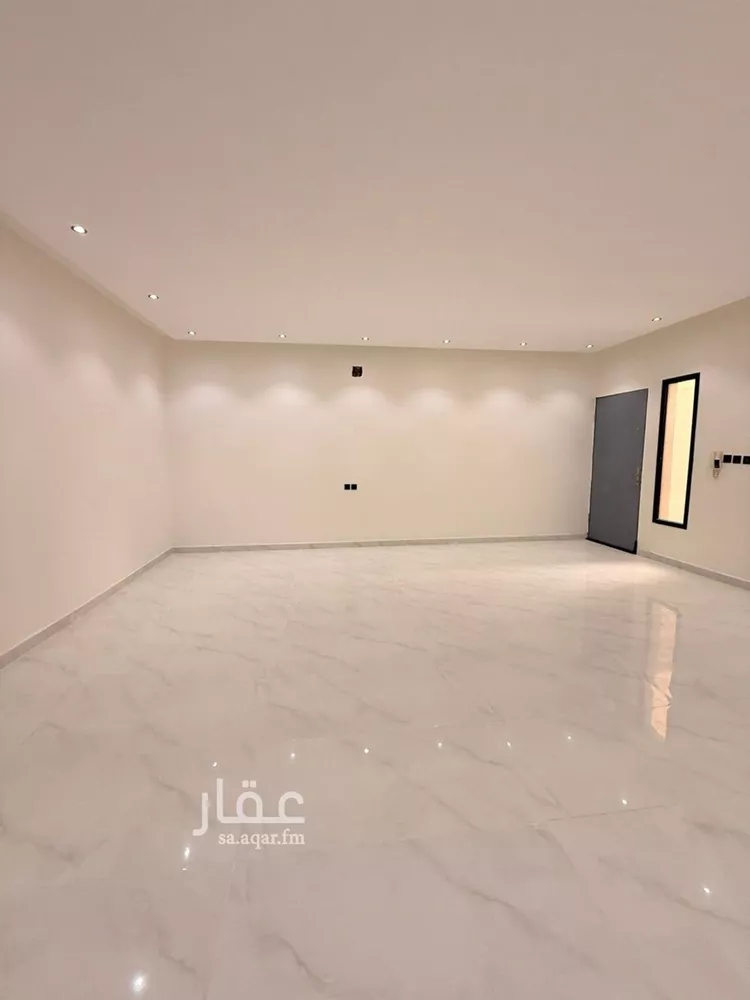 فيلا للبيع في شارع حميد الطويل, حي عكاظ, مدينة الرياض, منطقة الرياض 9