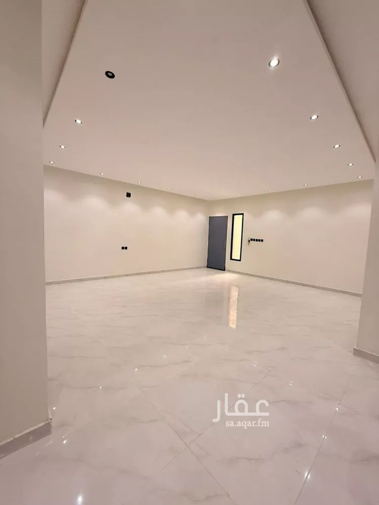 فيلا للبيع في شارع حميد الطويل, حي عكاظ, مدينة الرياض, منطقة الرياض 13
