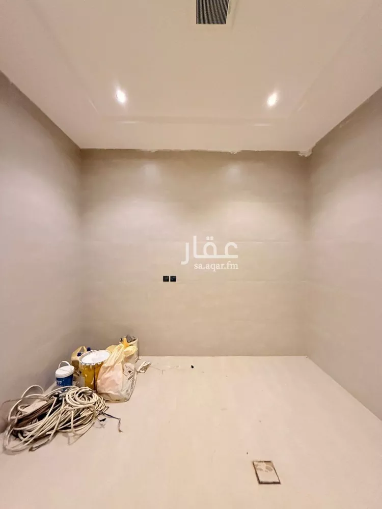 فيلا للبيع في شارع عبدالرحمن القاضي, حي عكاظ, مدينة الرياض, منطقة الرياض 11