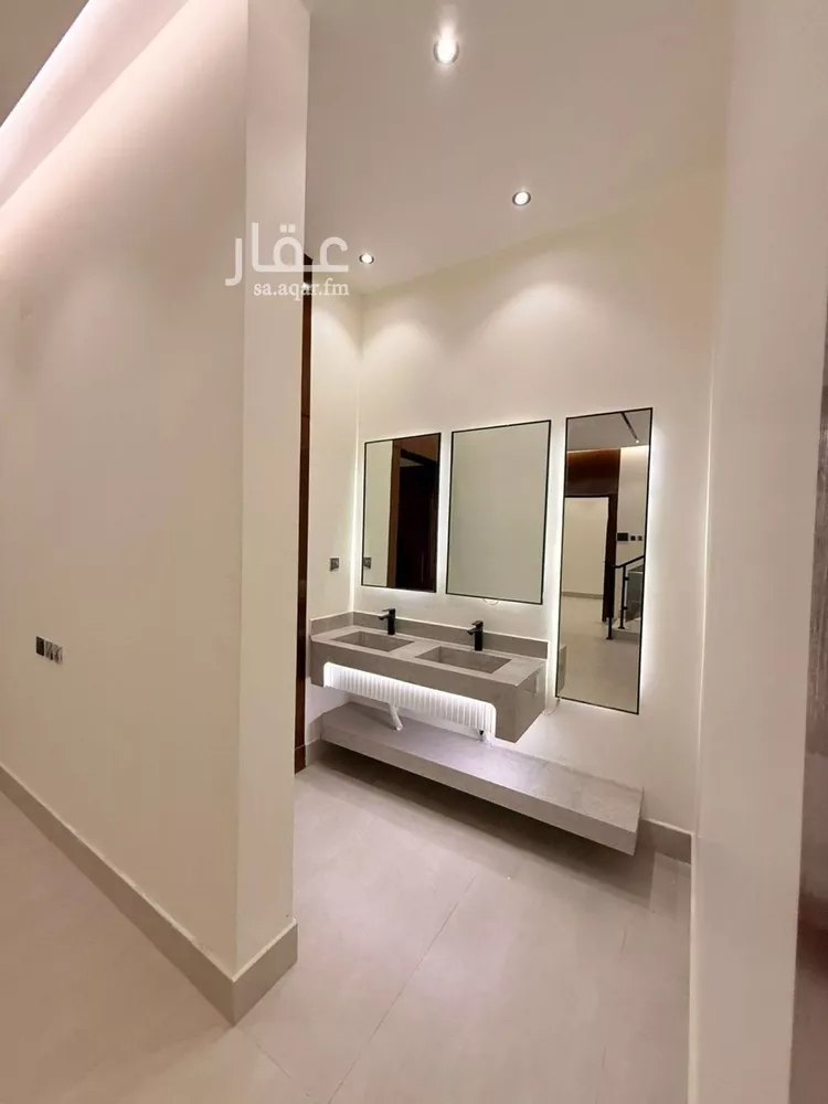 فيلا للبيع في شارع عبدالرحمن القاضي, حي عكاظ, مدينة الرياض, منطقة الرياض 8