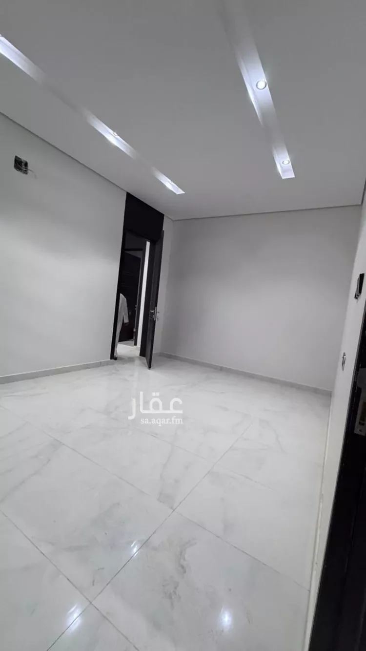 Floor for Sale in Riyadh Al Maizilah 11