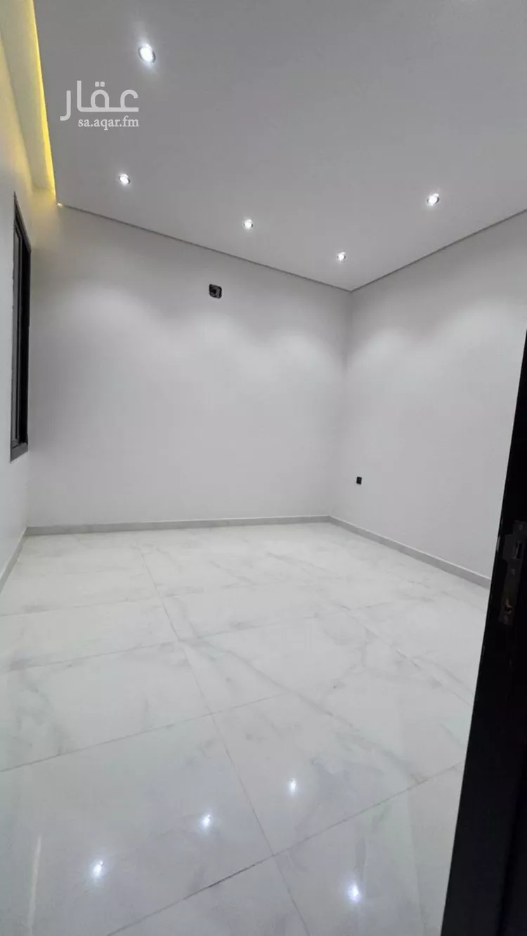 Floor for Sale in Riyadh Al Maizilah 17