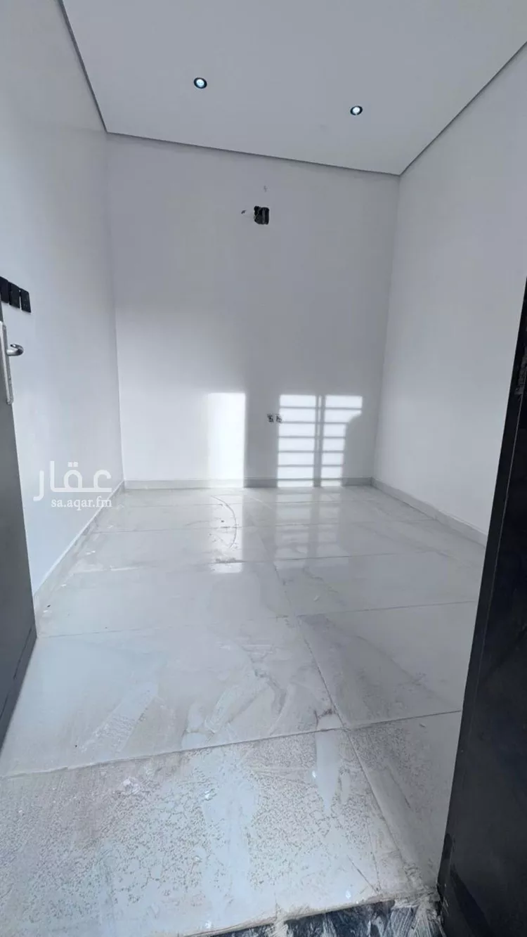 Floor for Sale in Riyadh Al Maizilah 23