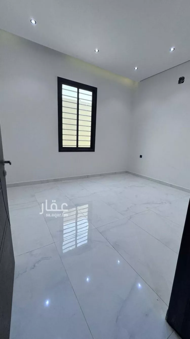Floor for Sale in Riyadh Al Maizilah 24