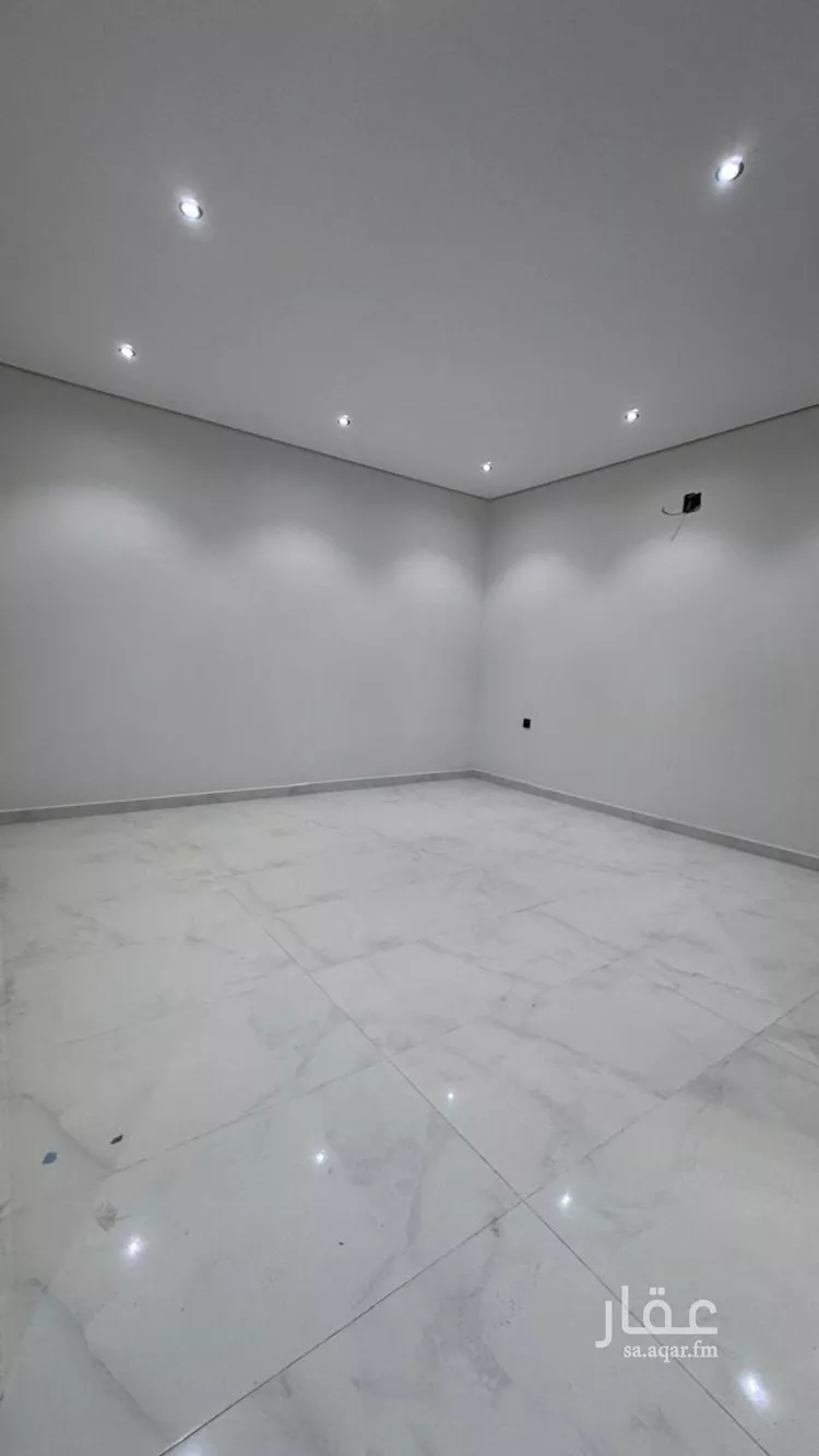 Floor for Sale in Riyadh Al Maizilah 13