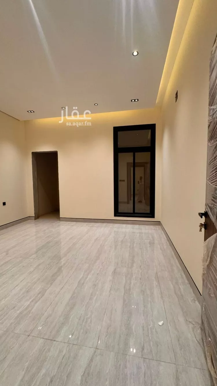 Floor for Sale in Riyadh Al Janadriyah 11