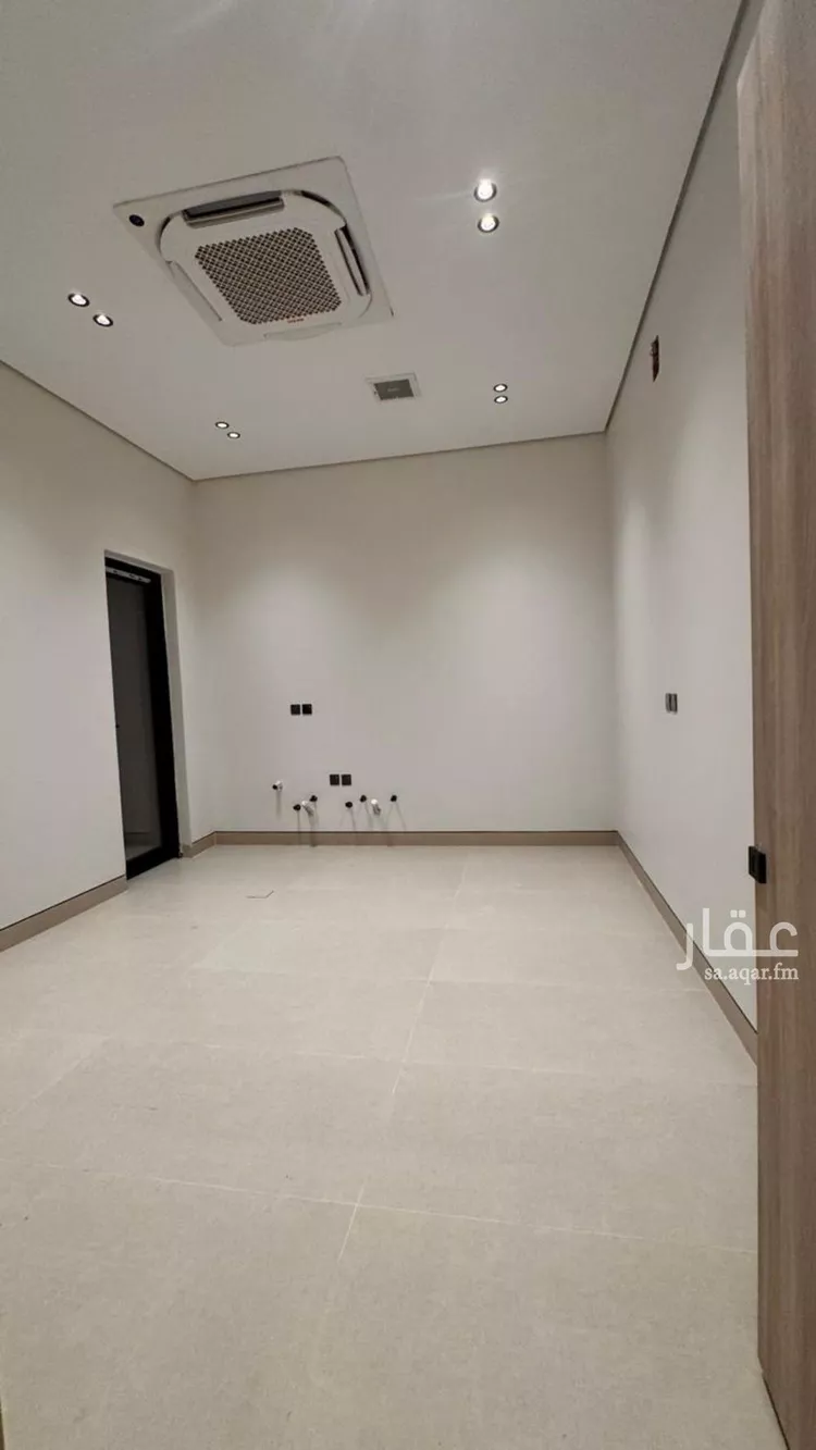 Villa for Sale in Riyadh Al Janadriyah 17
