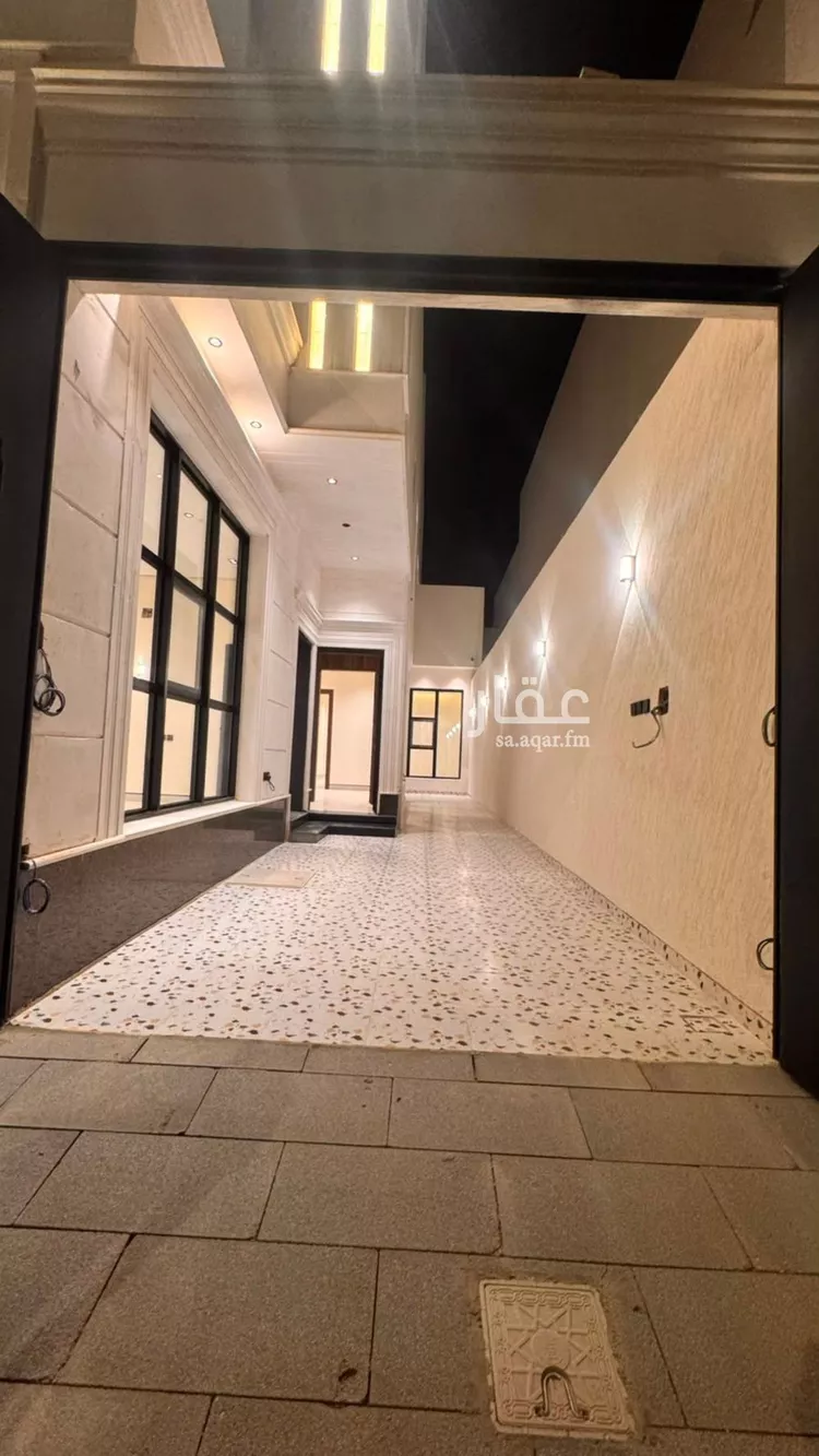 Floor for Sale in Riyadh Al Janadriyah 9