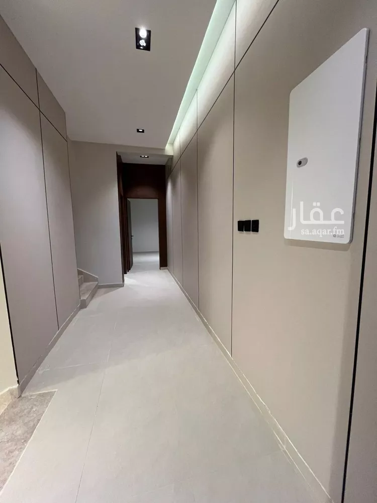 فيلا للبيع في شارع أبي الحسن الأسفرائيني, حي المهدية, مدينة الرياض, منطقة الرياض صورة 3