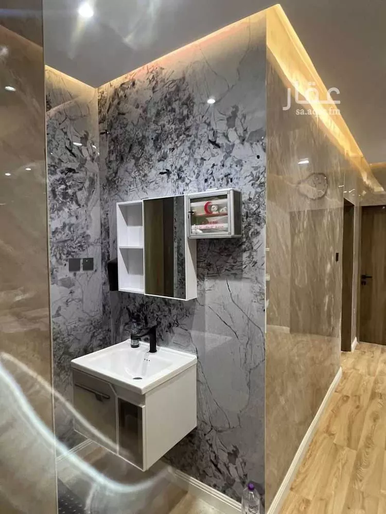 عمارة للإيجار في شارع أيمن الحبشي, حي الجرادية, مدينة الرياض, منطقة الرياض 8