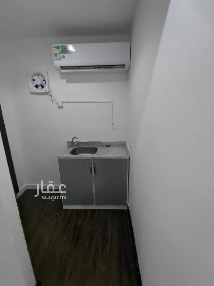 شقة للإيجار في شارع ميناء الاحمدي, حي إشبيلية, مدينة الرياض, منطقة الرياض صورة 2