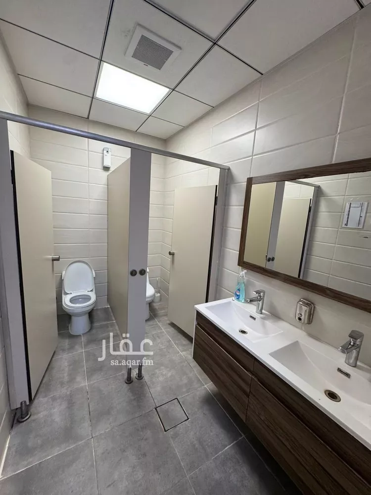 مكتب تجاري للإيجار في شارع الملك فهد, حي المحمدية, مدينة الرياض, منطقة الرياض 14
