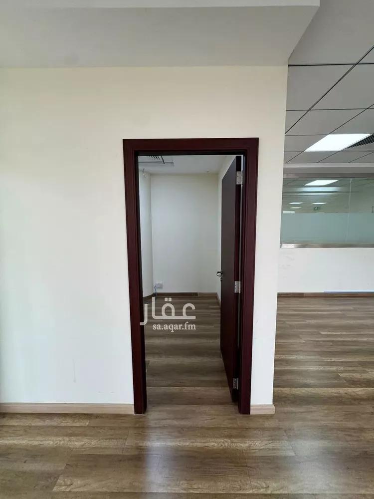 مكتب تجاري للإيجار في شارع الملك فهد, حي المحمدية, مدينة الرياض, منطقة الرياض 16