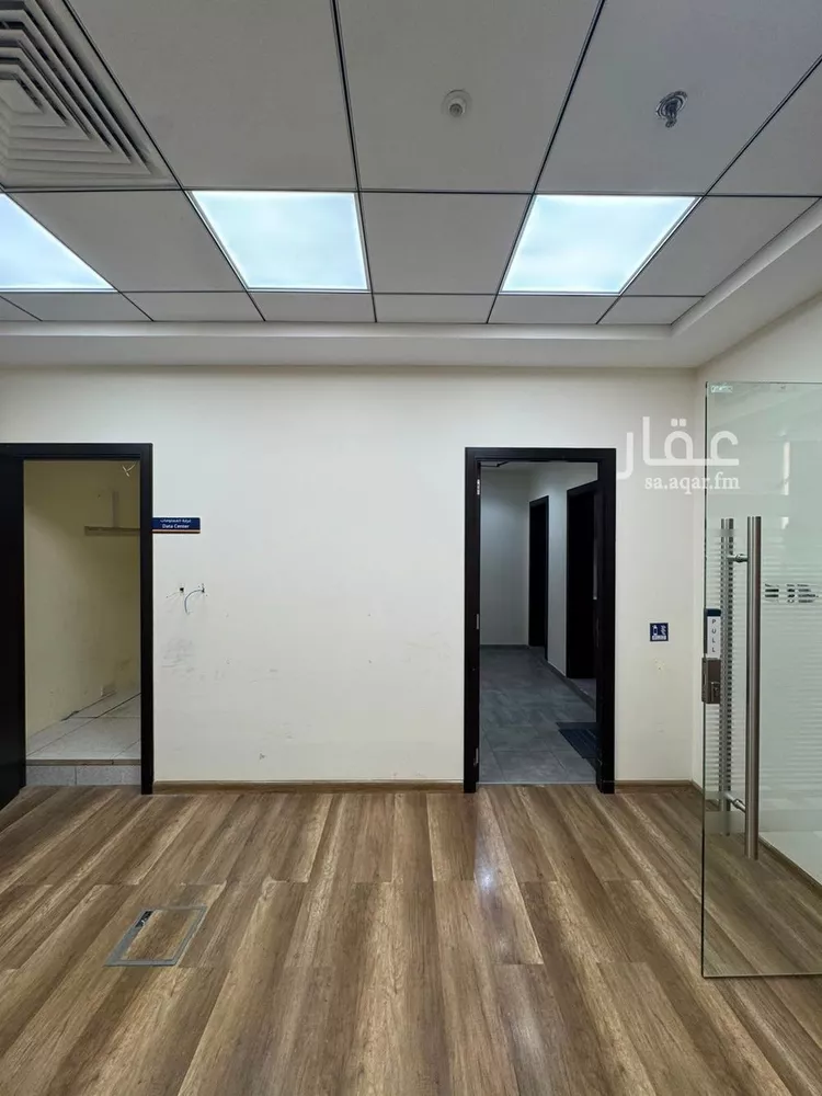 مكتب تجاري للإيجار في شارع الملك فهد, حي المحمدية, مدينة الرياض, منطقة الرياض 15
