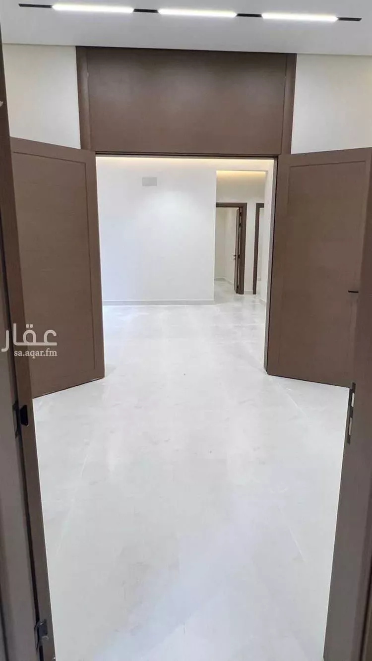 فيلا للبيع في شارع عمرو ابن مطرف ابن علقمة, حي ذلالة, مدينة خميس مشيط, منطقة عسير