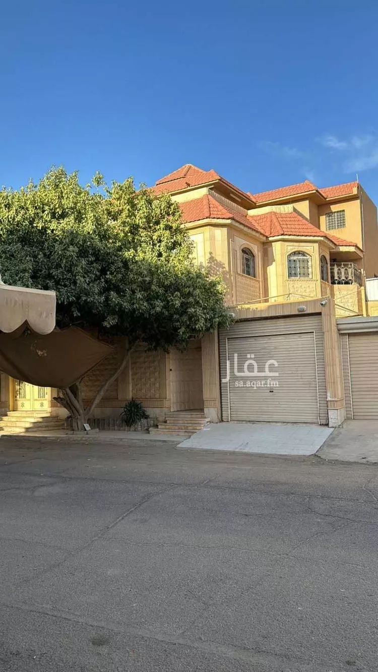 فيلا للبيع في شارع عبد الرحمن بن عامر, حي الإسكان, مدينة بريدة, منطقة القصيم