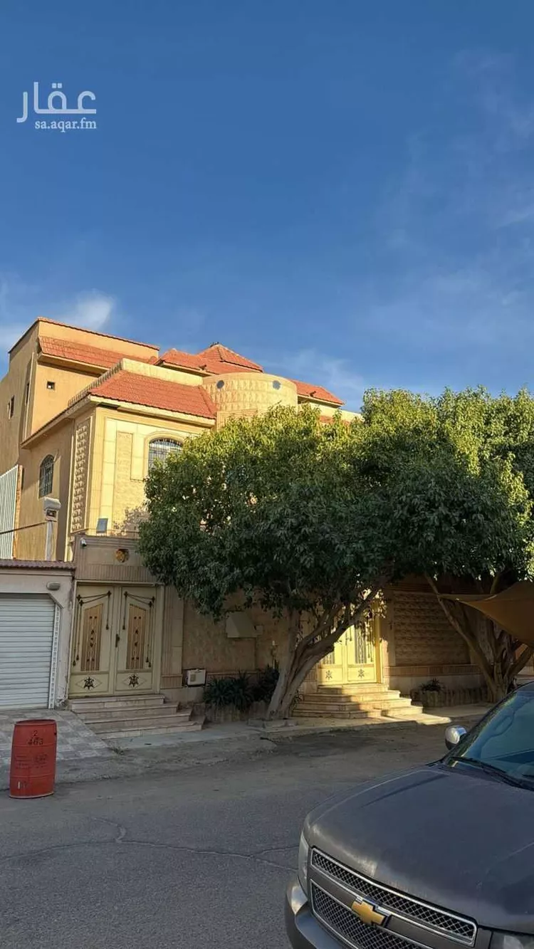 فيلا للبيع في شارع عبد الرحمن بن عامر, حي الإسكان, مدينة بريدة, منطقة القصيم صورة 2
