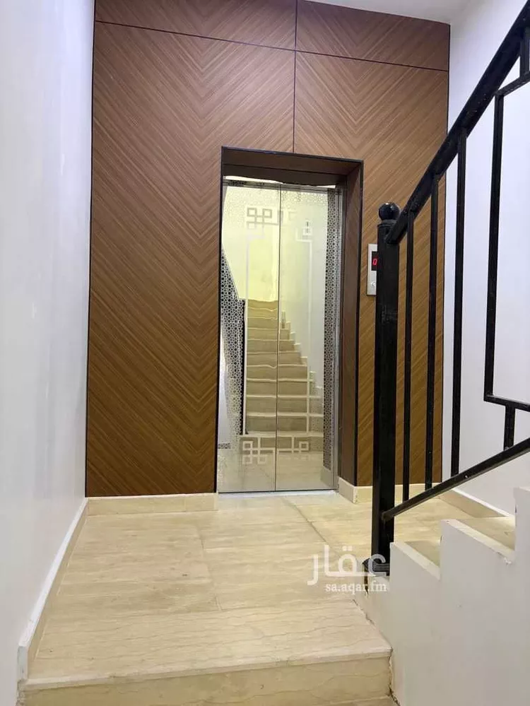 Floor for Sale in Riyadh Al Janadriyah