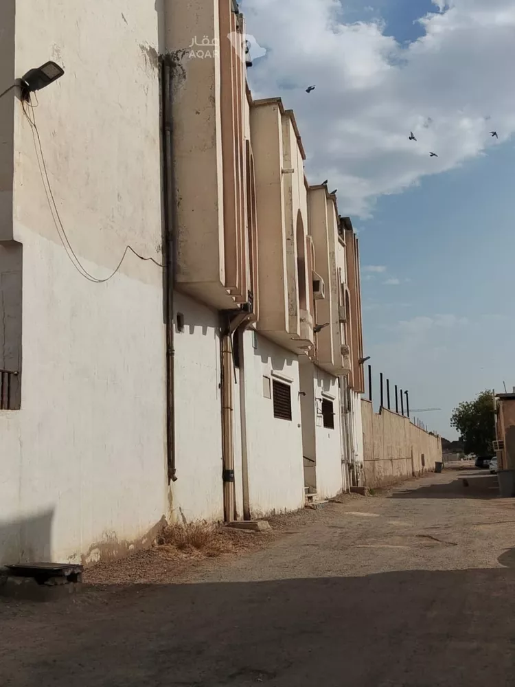 Building for Sale in Medina Ad Duwaikhilah