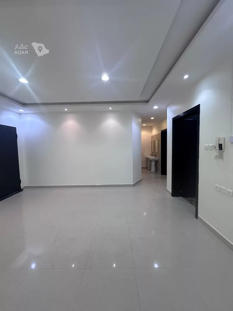 Floor for Rent in Riyadh Al Qirawan 2