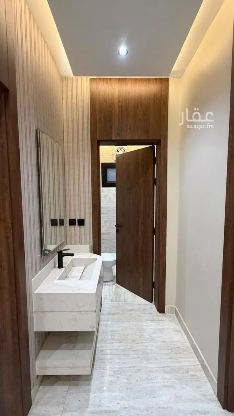 Floor for Sale in Abu `Arish Ar Rabie 10