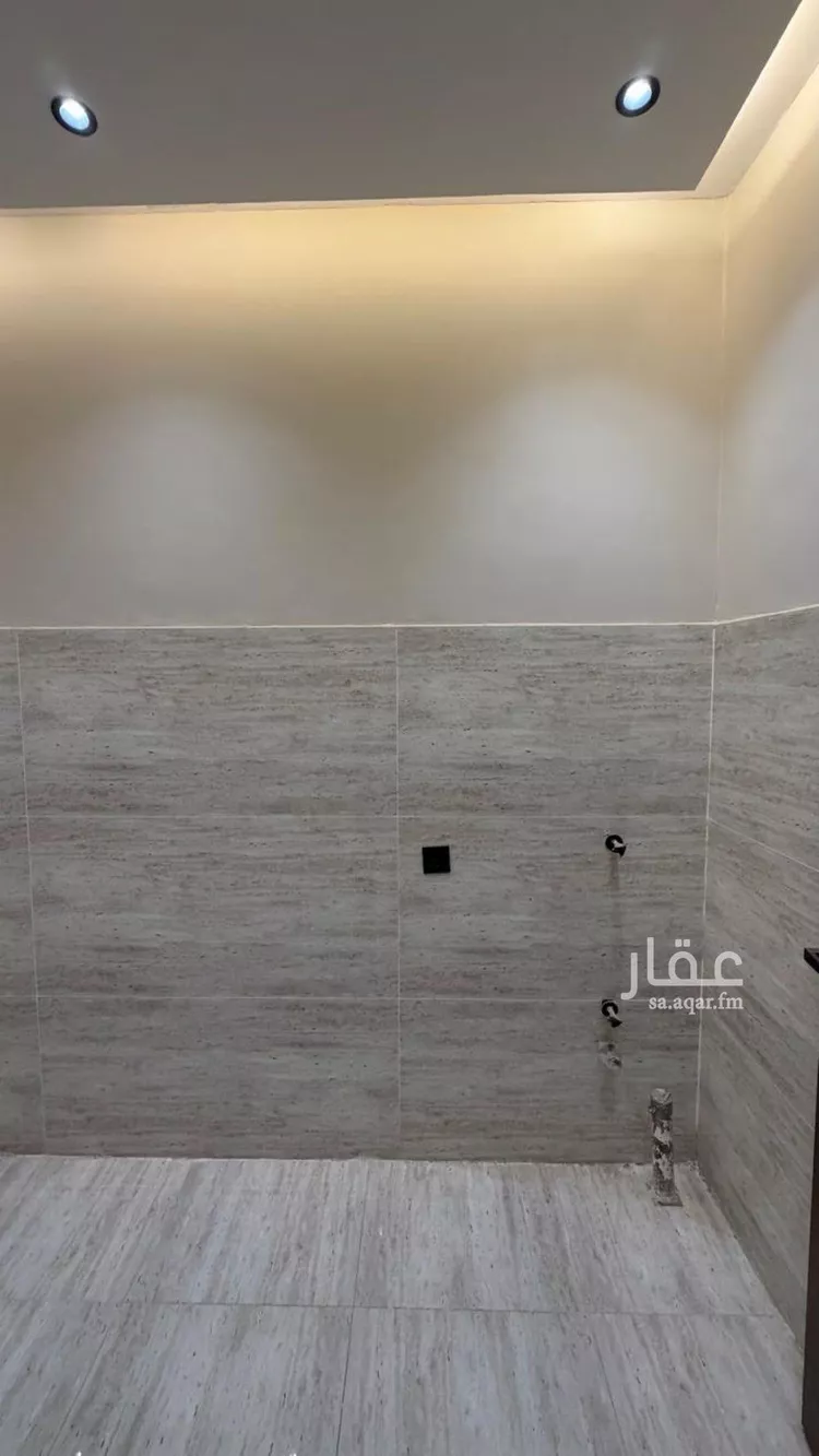 Floor for Sale in Abu `Arish Ar Rabie 11