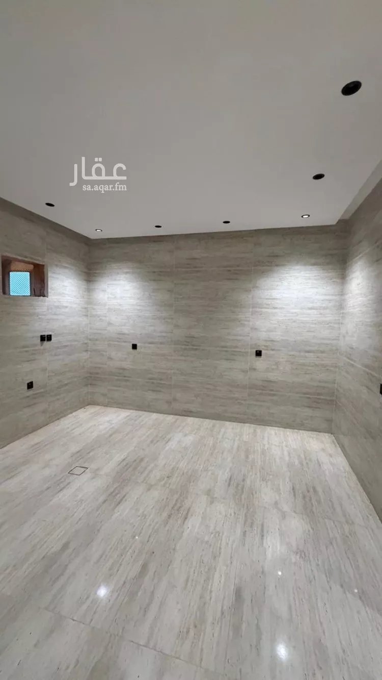 Floor for Sale in Abu `Arish Ar Rabie 12