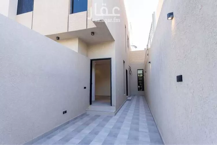 Floor for Sale in Riyadh Umm Al Hamam Al Gharbi