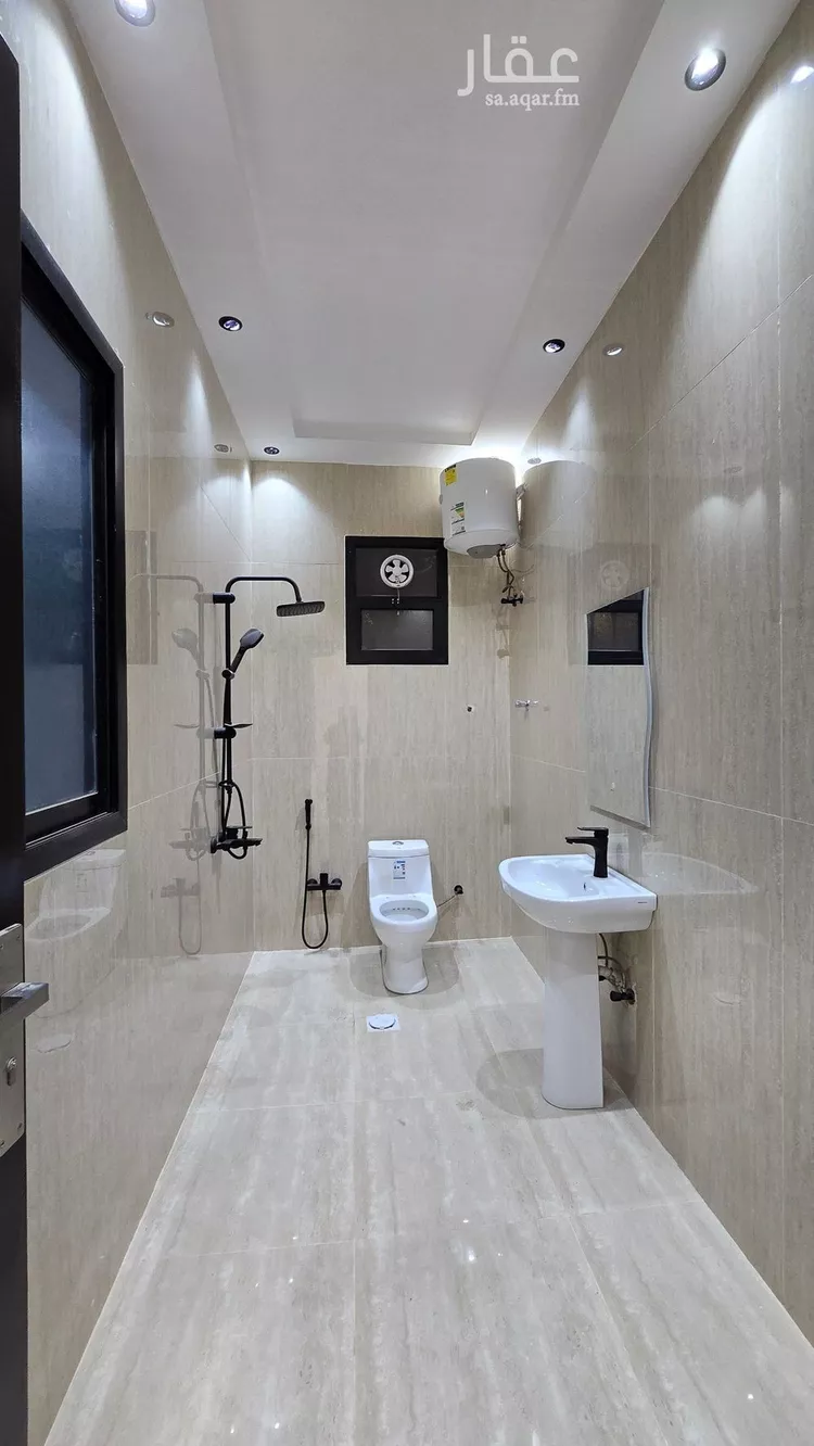 فيلا للبيع في شارع مسلمة بن عبدالملك, حي العزيزية, مدينة الرياض, منطقة الرياض صورة 5