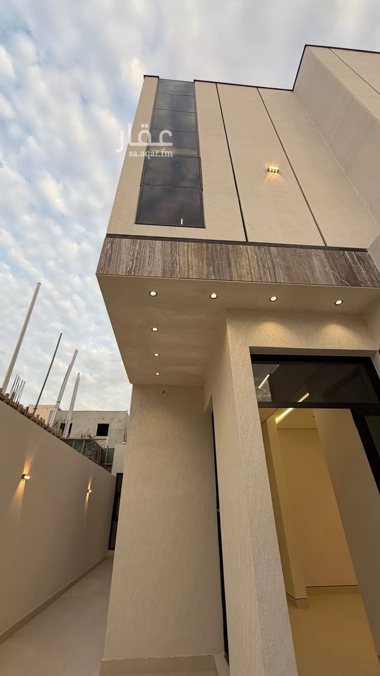 Floor for Sale in Riyadh Al Janadriyah 10