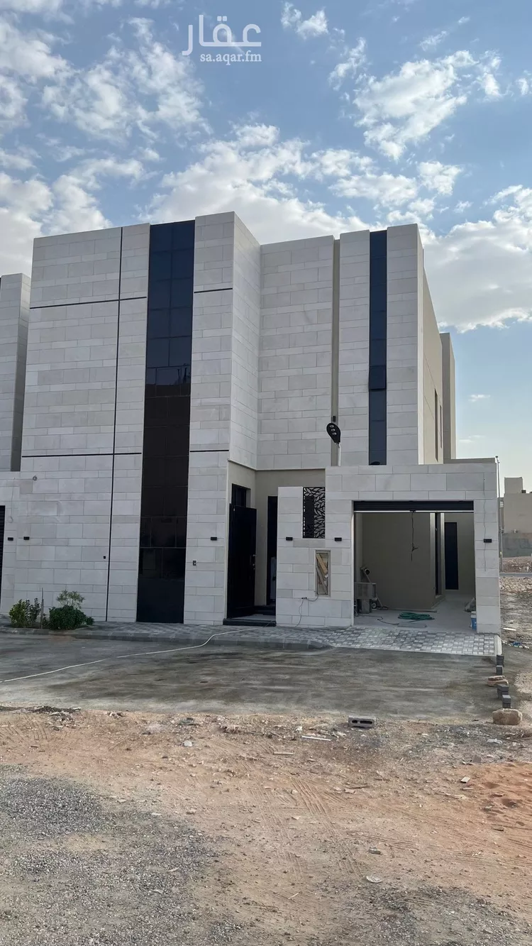 فيلا للبيع في شارع عبدالله النحوي, حي المهدية, مدينة الرياض, منطقة الرياض صورة 2