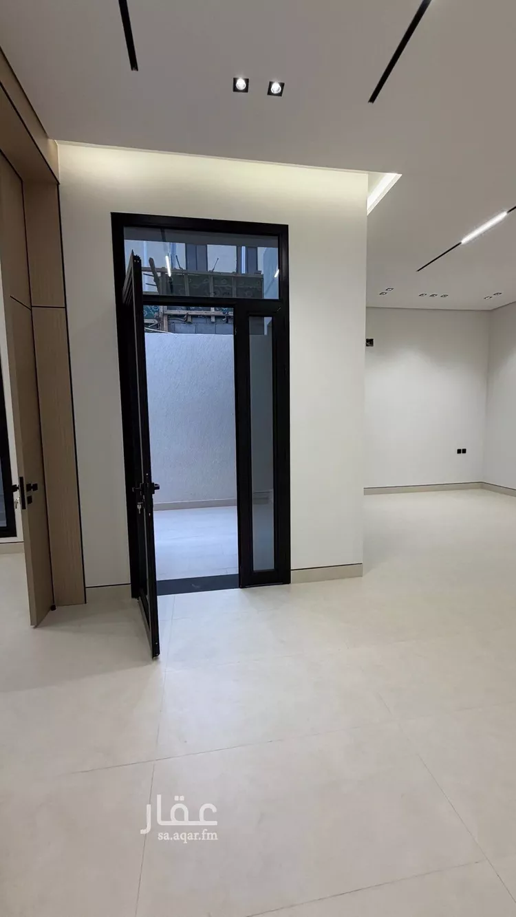 Floor for Sale in Riyadh Al Janadriyah 13