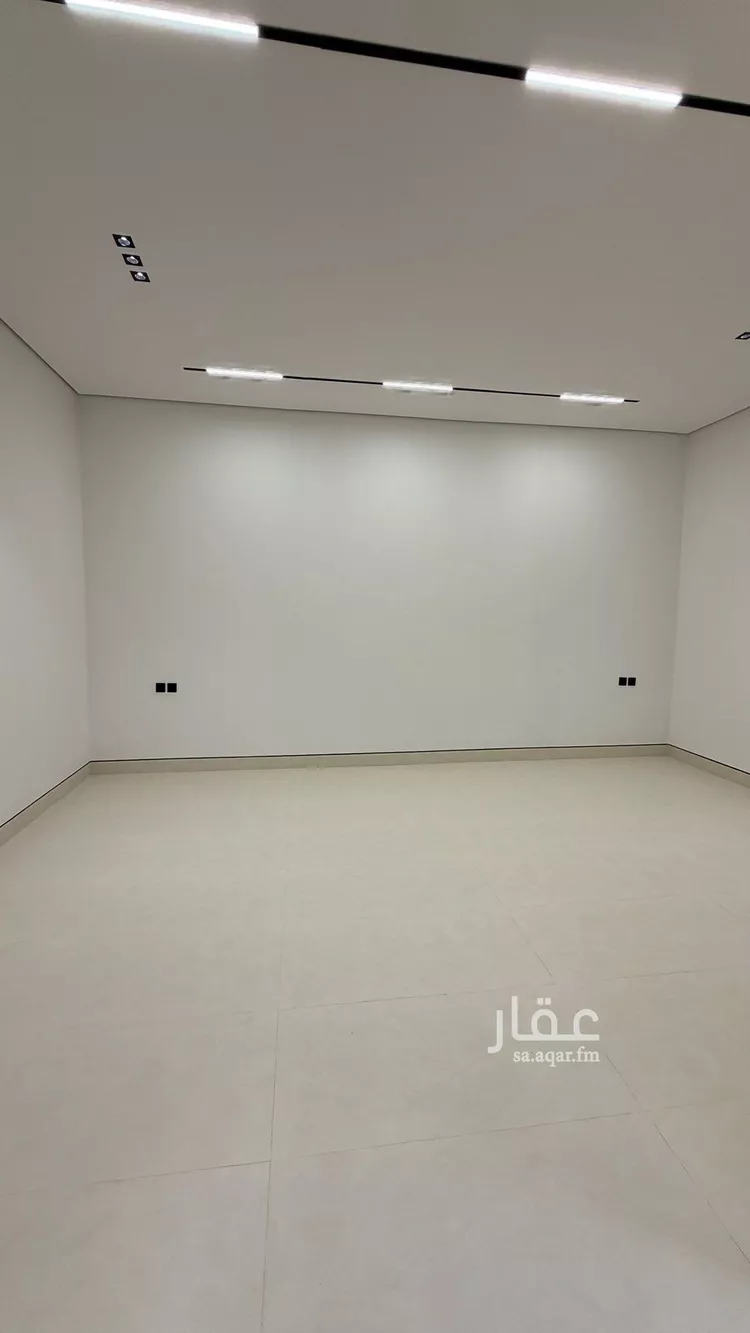 Floor for Sale in Riyadh Al Janadriyah 8