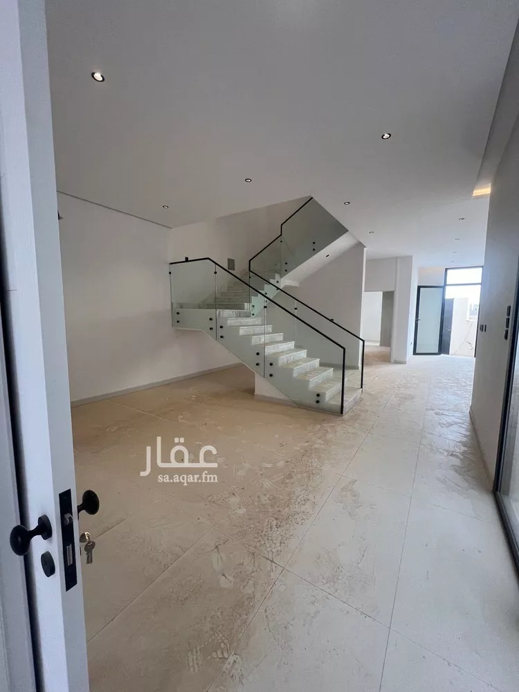 فيلا للبيع في شارع أبي الحسن الأسفرائيني, حي المهدية, مدينة الرياض, منطقة الرياض صورة 5