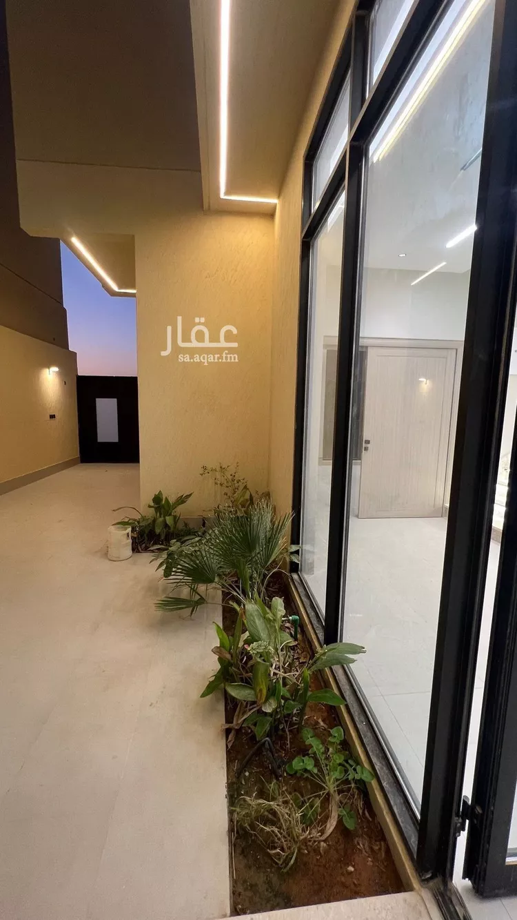 فيلا للبيع في شارع عبداللطيف بن المبارك, حي المهدية, مدينة الرياض, منطقة الرياض صورة 2