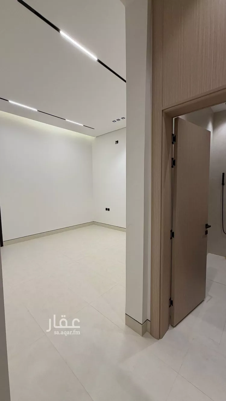 Floor for Sale in Riyadh Al Janadriyah 14
