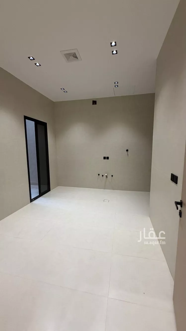 Floor for Sale in Riyadh Al Janadriyah 15