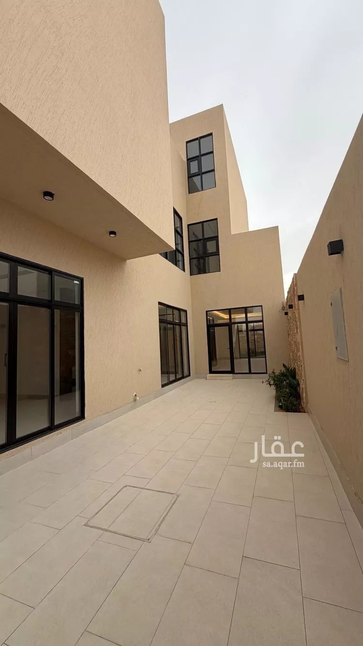 فيلا للبيع في شارع أبي نزار الصنعاني اليمني, حي المهدية, مدينة الرياض, منطقة الرياض صورة 3