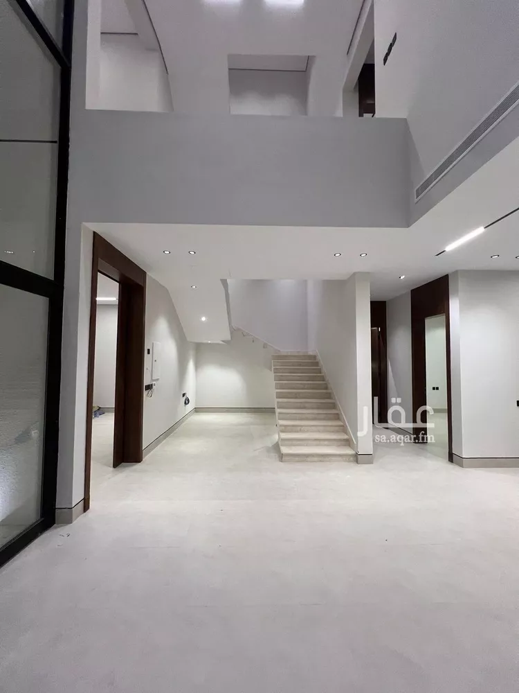 فيلا للبيع في شارع عبداللطيف بن المبارك, حي المهدية, مدينة الرياض, منطقة الرياض صورة 2