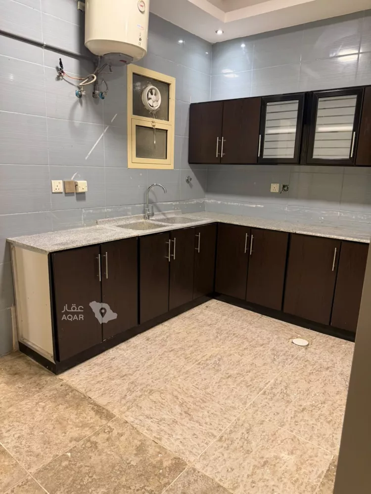 Floor for Rent in Riyadh As Sahafah 7