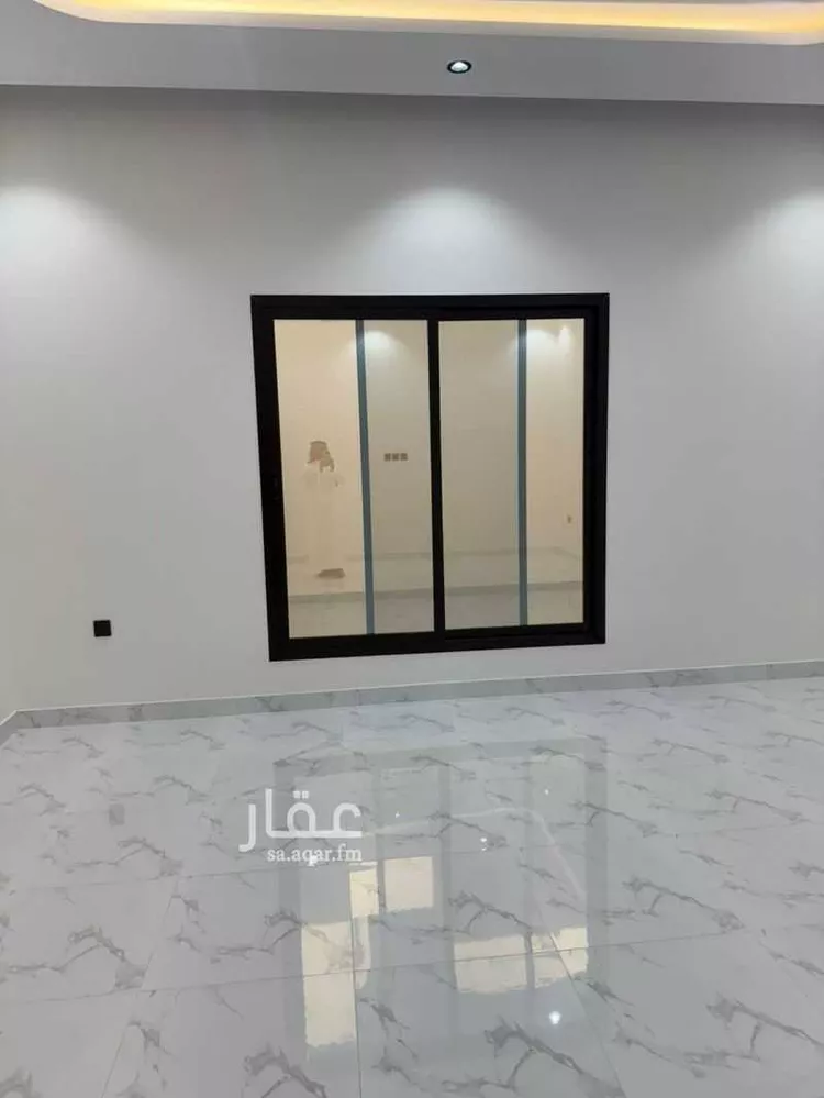 فيلا للبيع في شارع حارثه بن قعين بن جليد, حي المدائن, مدينة حائل, منطقة حائل صورة 2