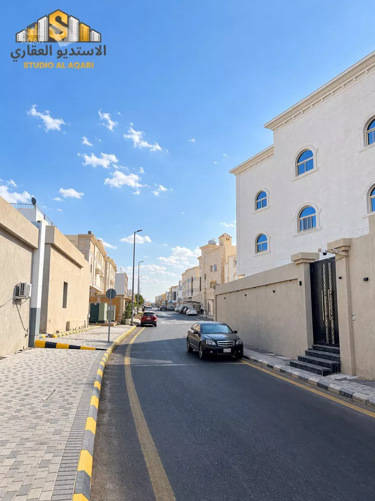 فيلا للبيع في شارع عبدالله ابن عثمان, حي وادي مذينب, مدينة المدينة المنورة, منطقة المدينة المنورة صورة 3