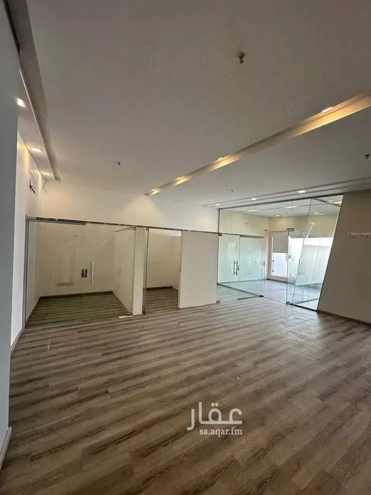 مكتب تجاري للإيجار في شارع ابي بكر الصديق الفرعي, حي النرجس, مدينة الرياض, منطقة الرياض صورة 3