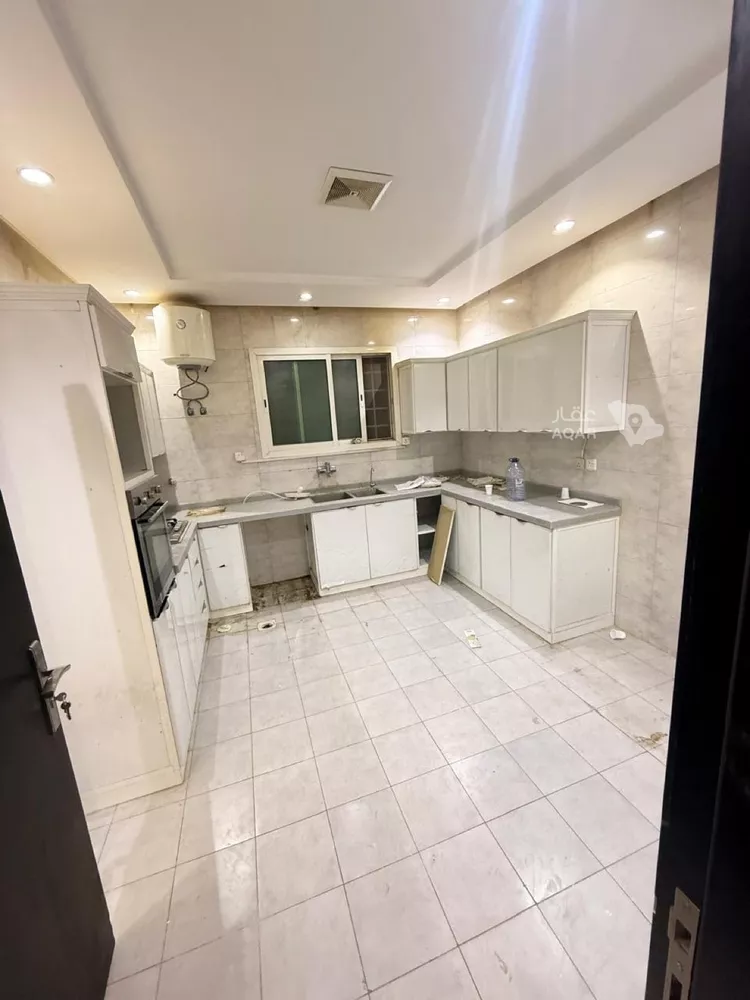 Floor for Rent in Riyadh Al Arid 7