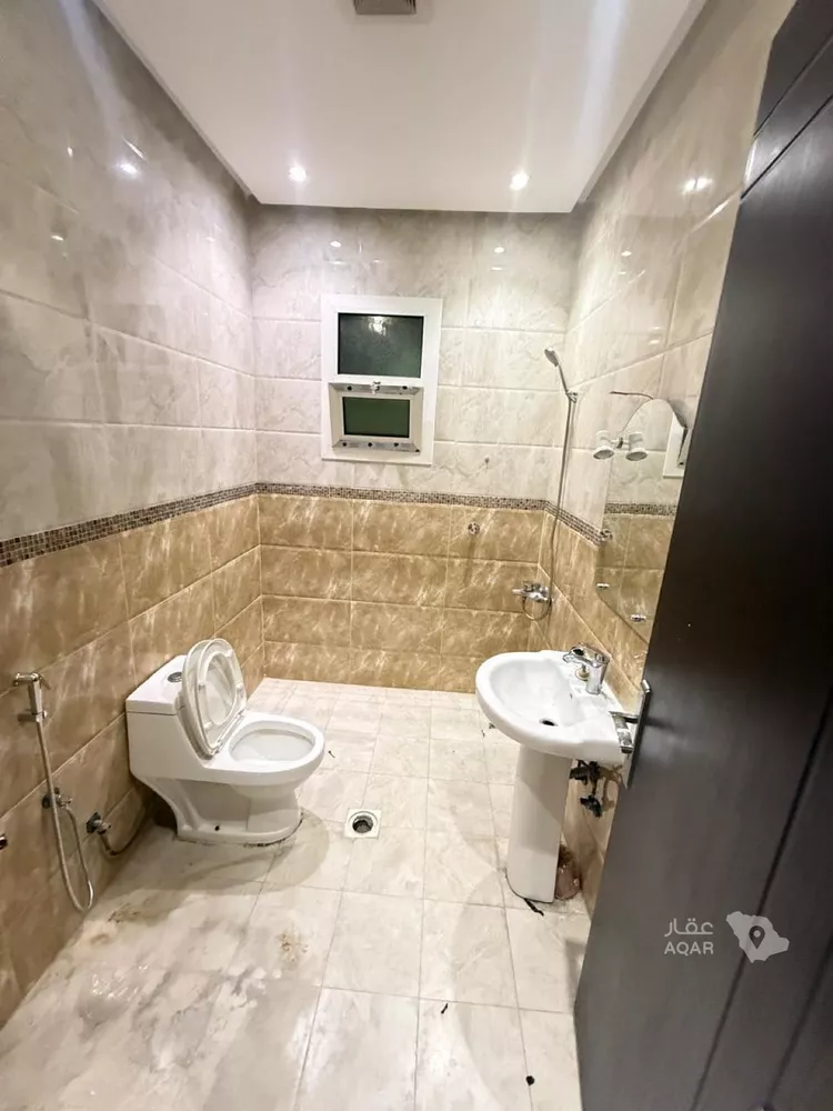 Floor for Rent in Riyadh Al Arid 10