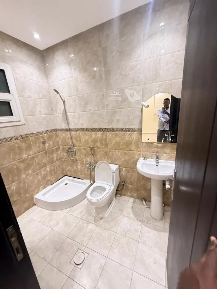 Floor for Rent in Riyadh Al Arid 8