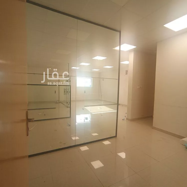 مكتب تجاري للإيجار في شارع طريق الامير محمد بن سعد بن عبد العزيز, حي الملقا, مدينة الرياض, منطقة الرياض صورة 2