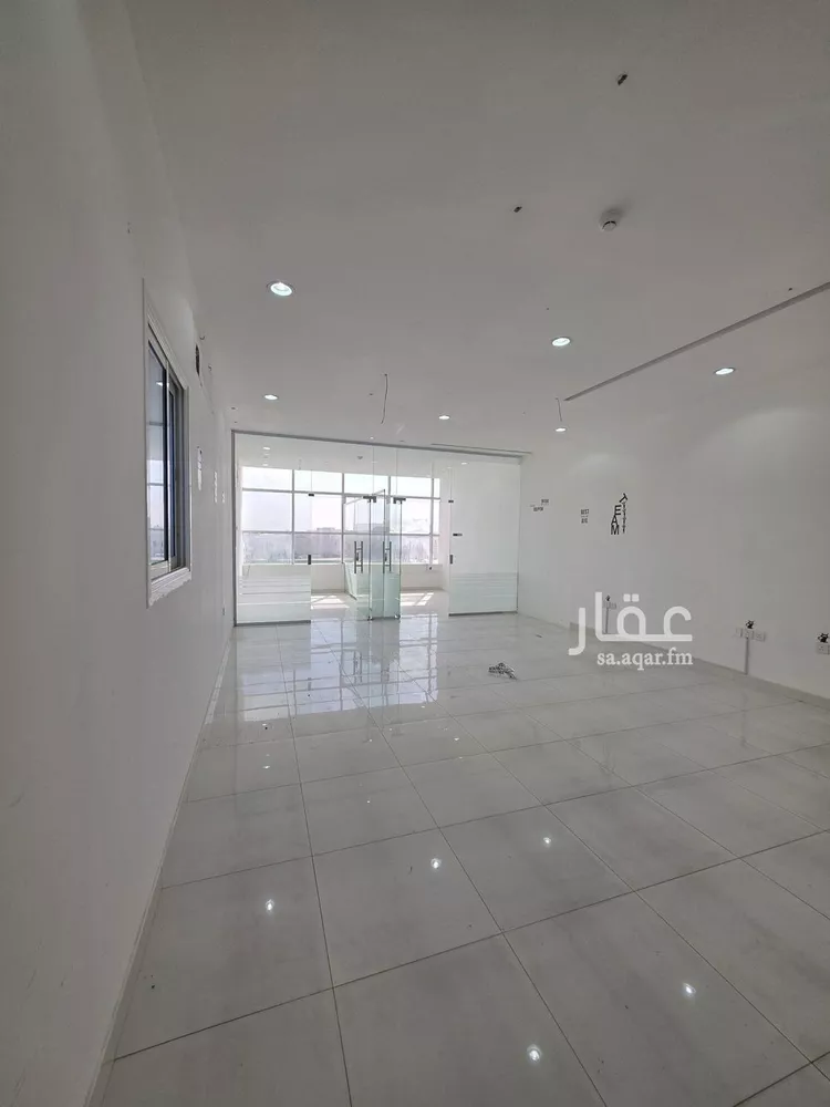 مكتب تجاري للإيجار في شارع فارس الازدي, حي القيروان, مدينة الرياض, منطقة الرياض صورة 3