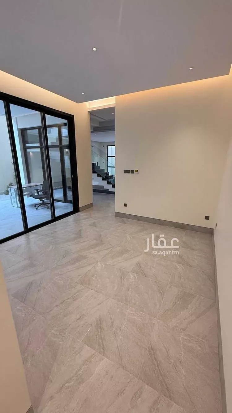فيلا للبيع في شارع الشيخ عثمان بن إبراهيم الحقيل, حي الملك فهد, مدينة الرياض, منطقة الرياض 7